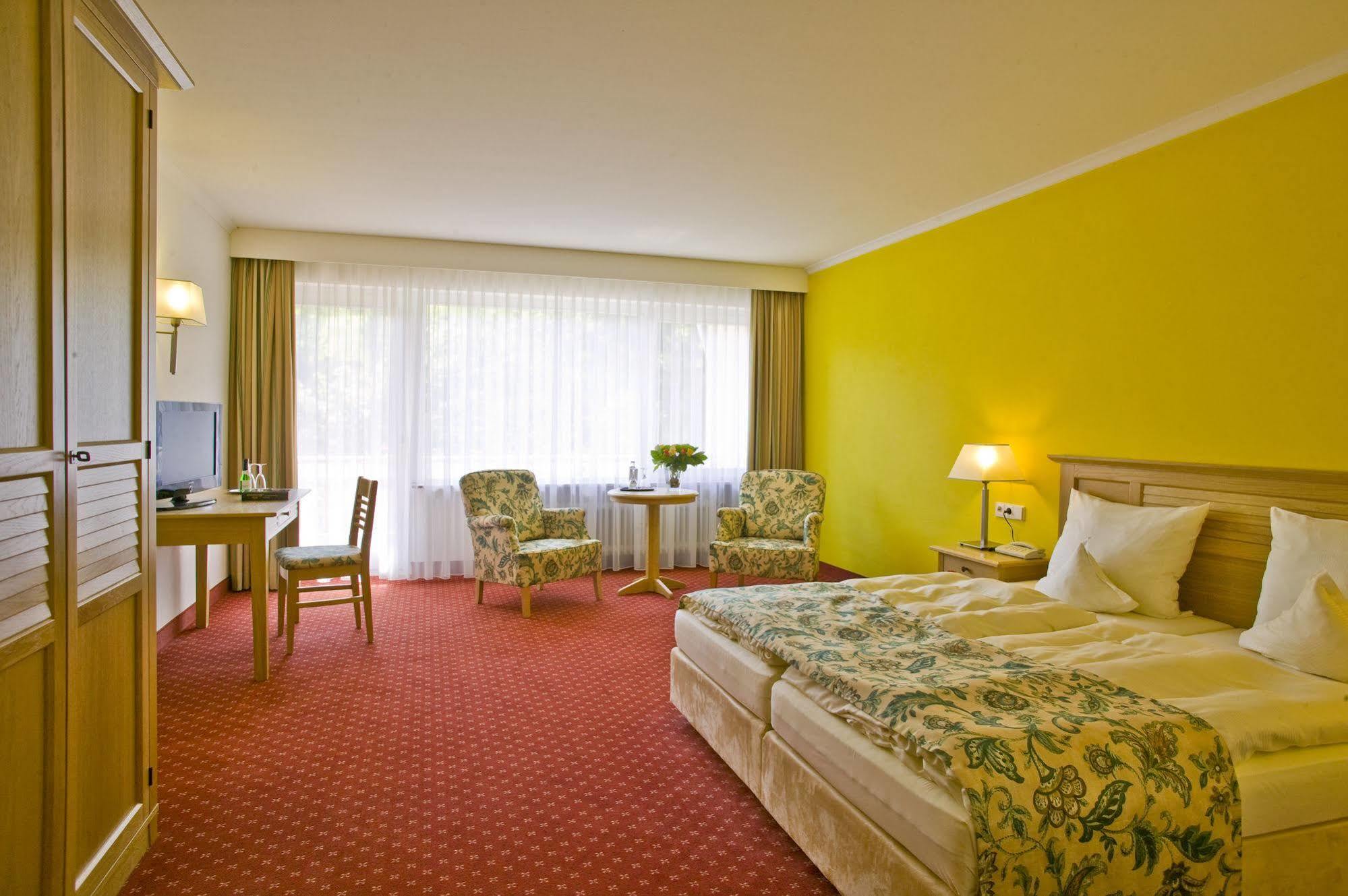 Terra Nova Hotel ไบเออร์สบรอนน์ ภายนอก รูปภาพ