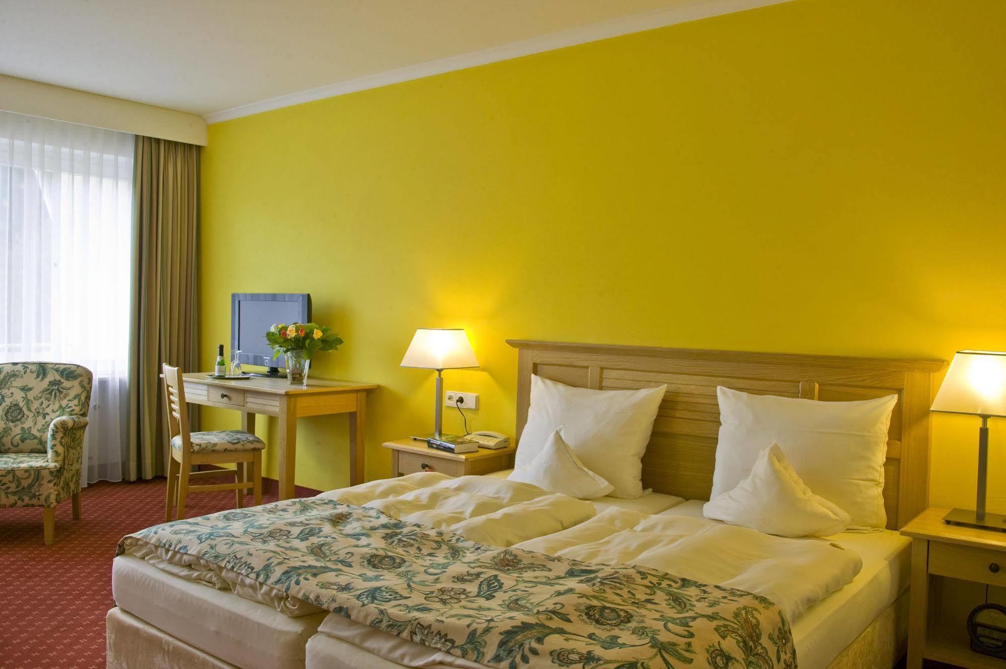 Terra Nova Hotel ไบเออร์สบรอนน์ ภายนอก รูปภาพ