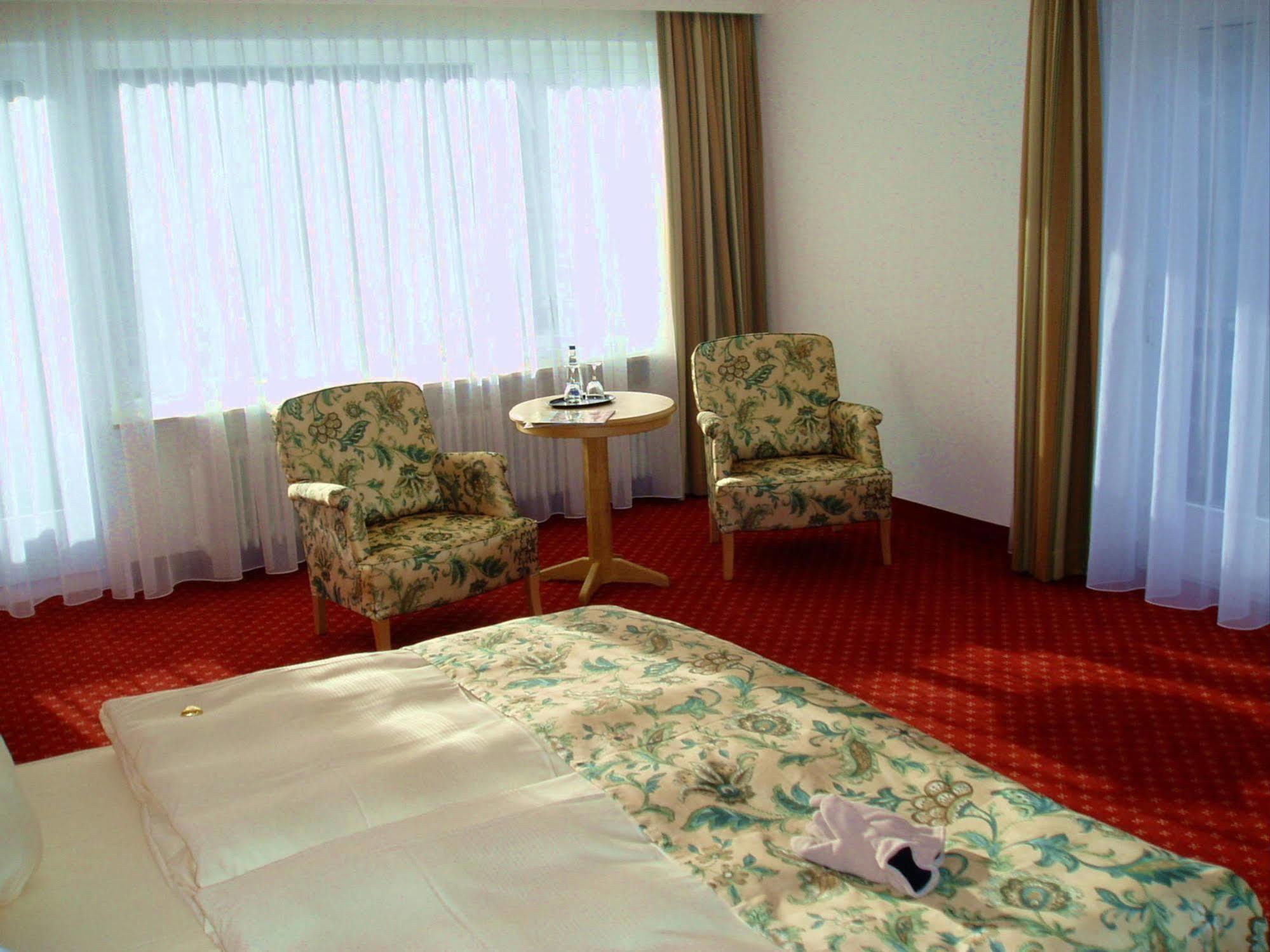 Terra Nova Hotel ไบเออร์สบรอนน์ ภายนอก รูปภาพ
